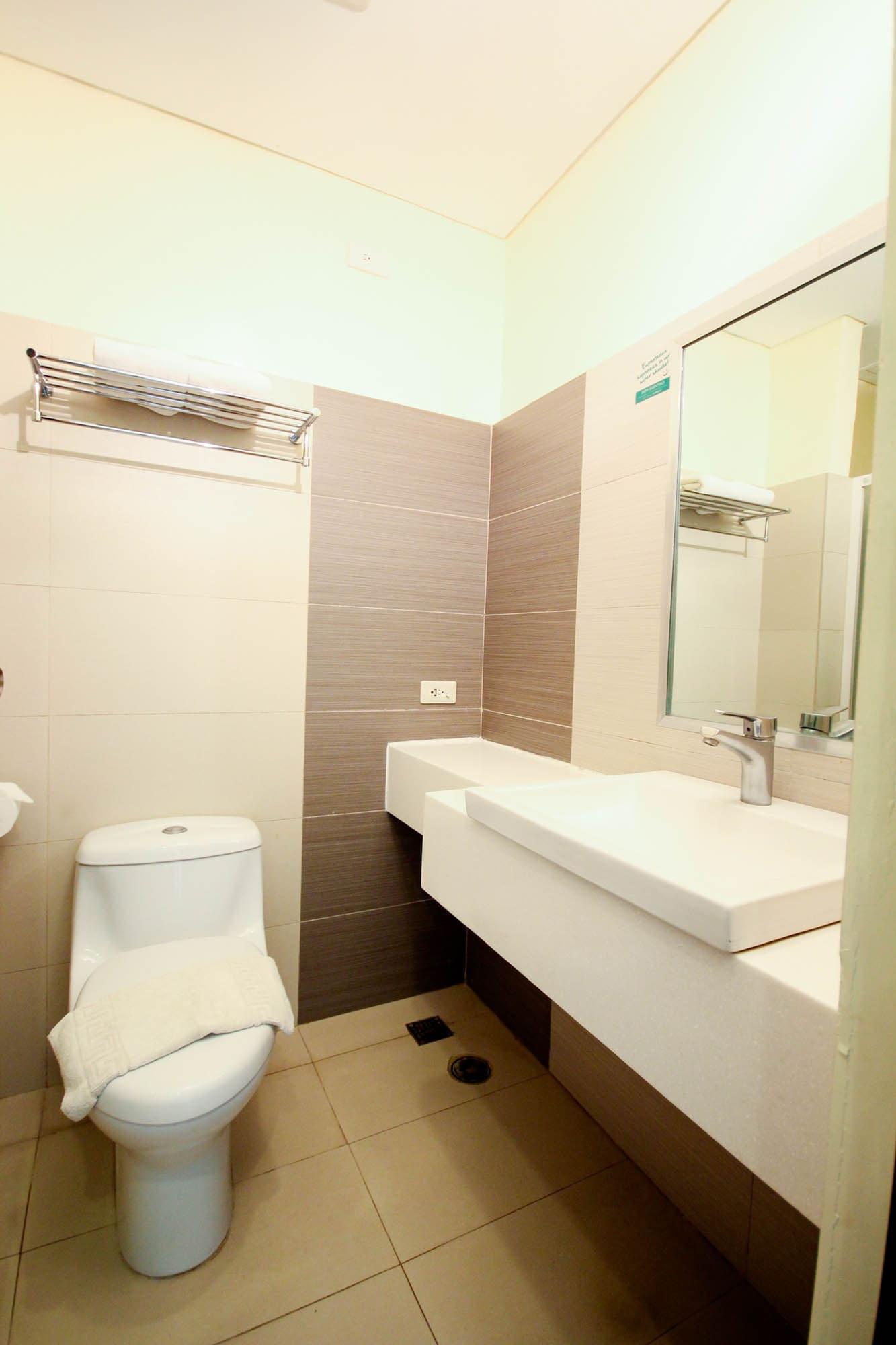 Go Hotels Lanang - Davao Stadt Exterior foto