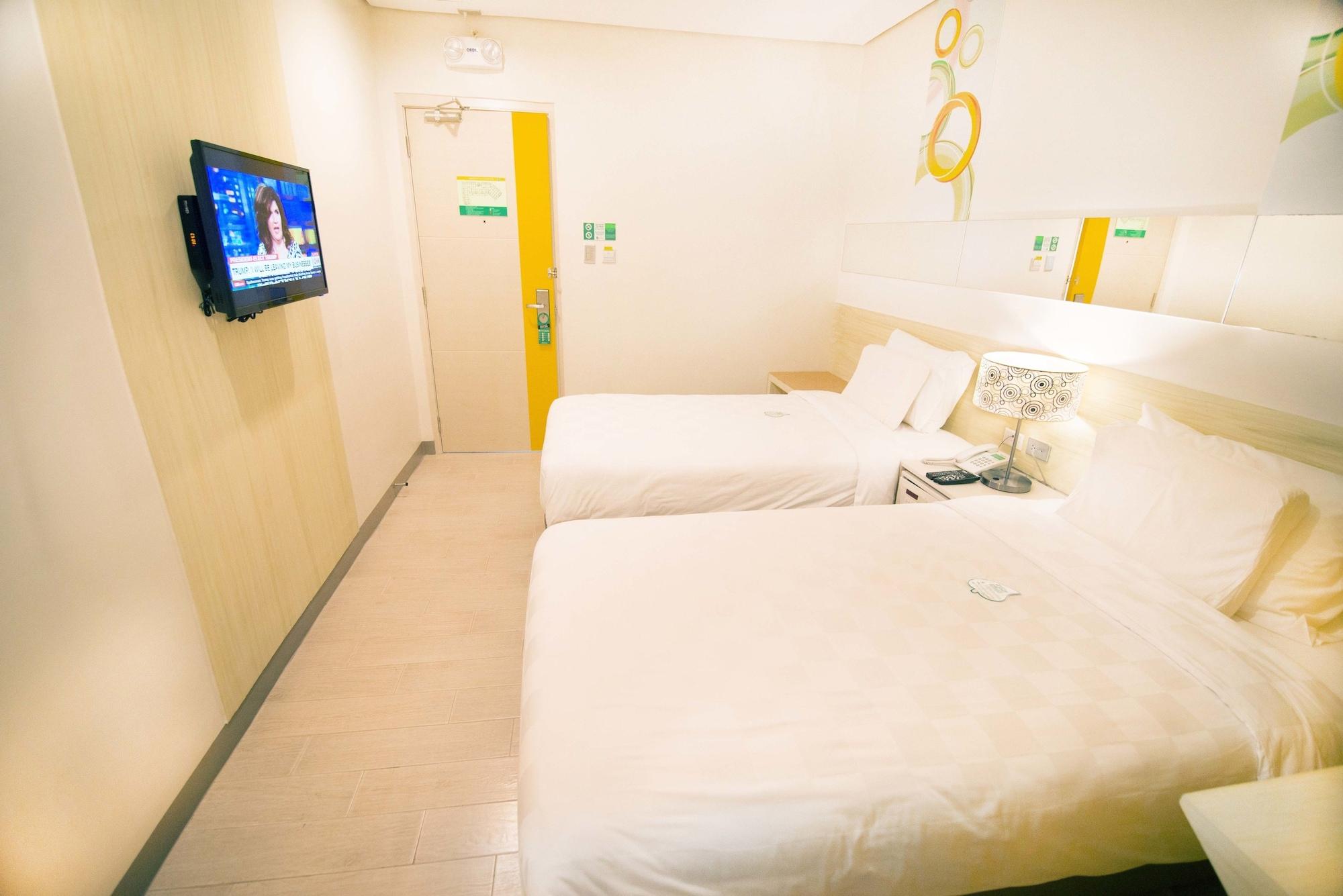 Go Hotels Lanang - Davao Stadt Exterior foto