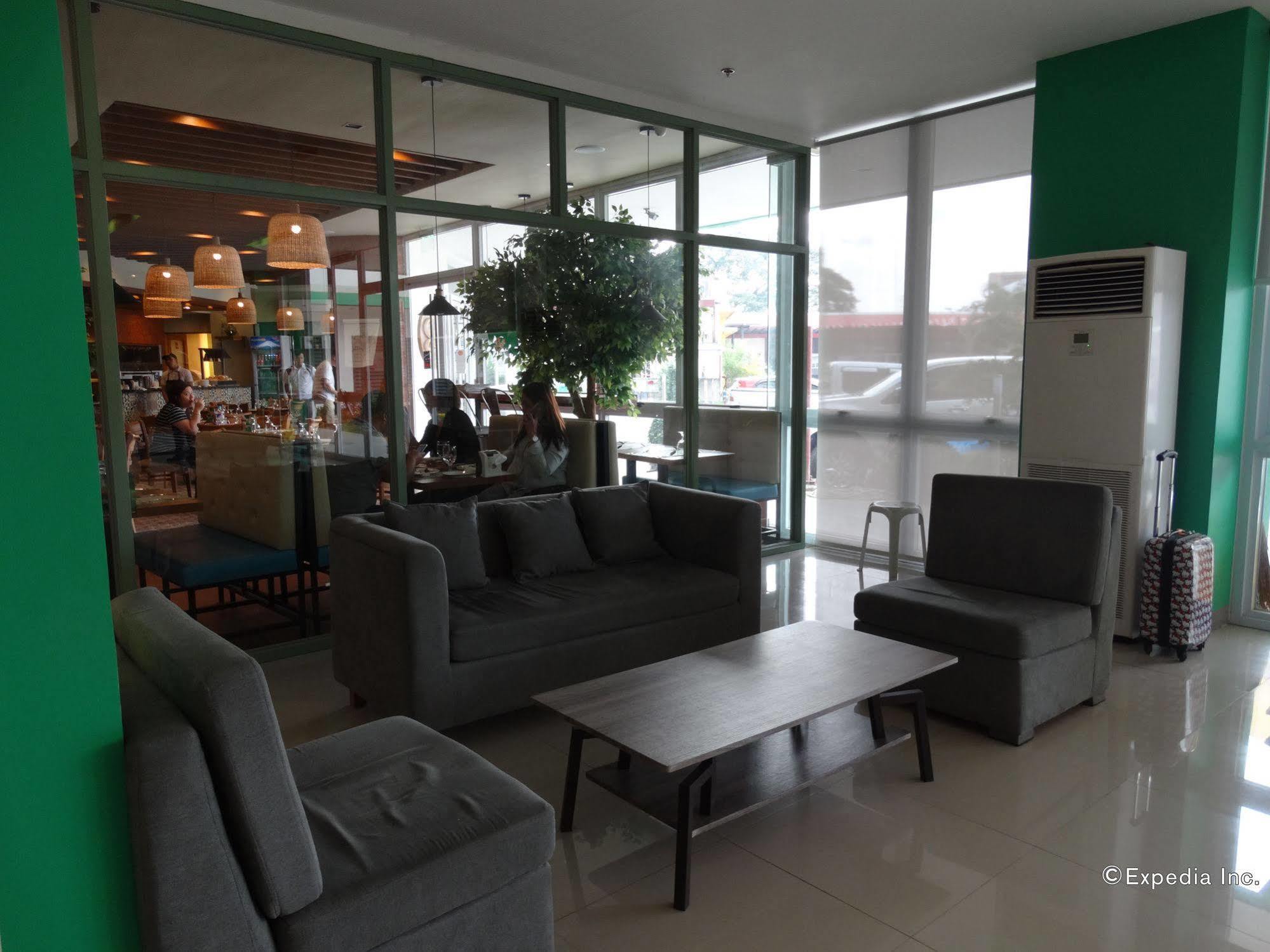 Go Hotels Lanang - Davao Stadt Exterior foto